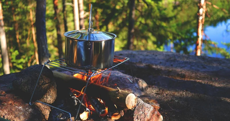 Quels sont les conseils pour se préparer et partir en camping sauvage ?