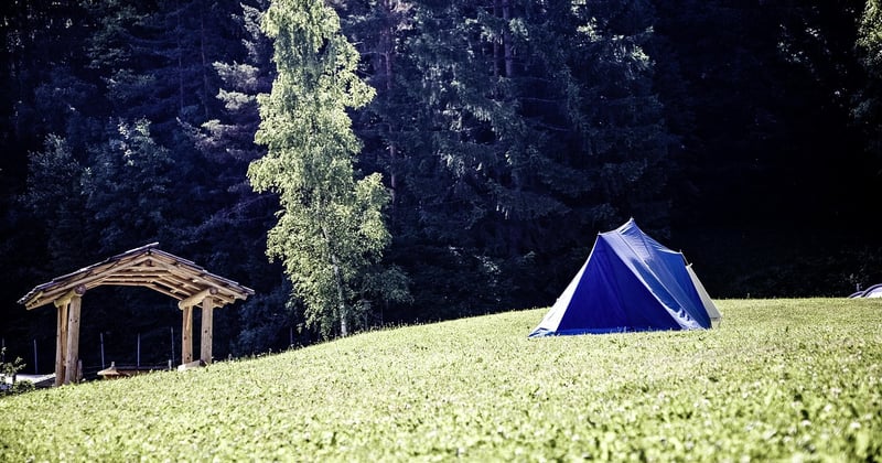 Camping-car ou tente : comment choisir pour des vacances réussies